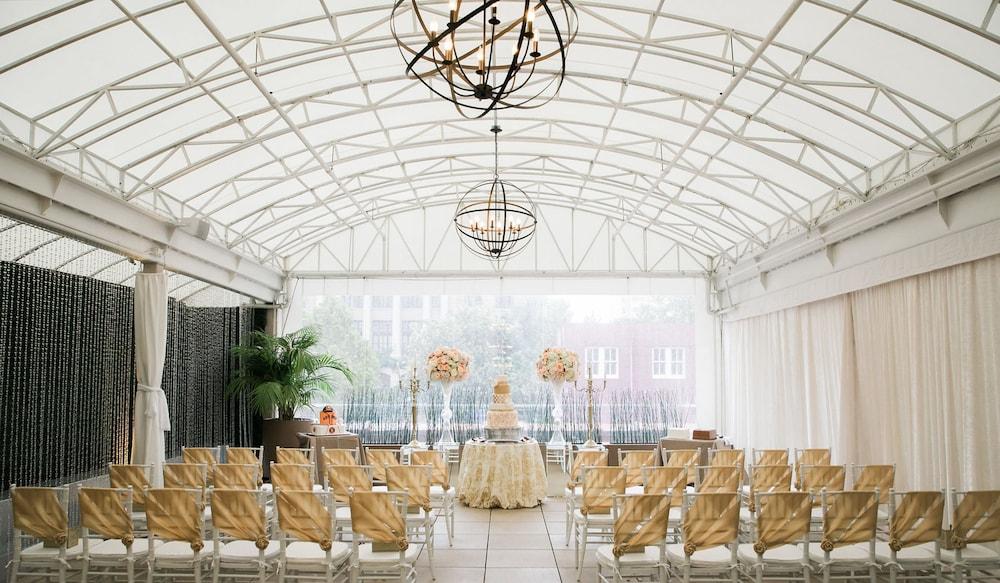 The Sam Houston Hotel, Curio Collection By Hilton Exterior photo
